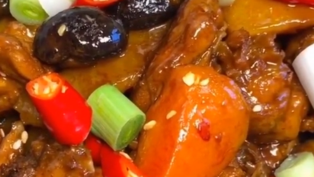 家庭版黄焖鸡简单做法，好吃易学，在家也能做出饭店味道