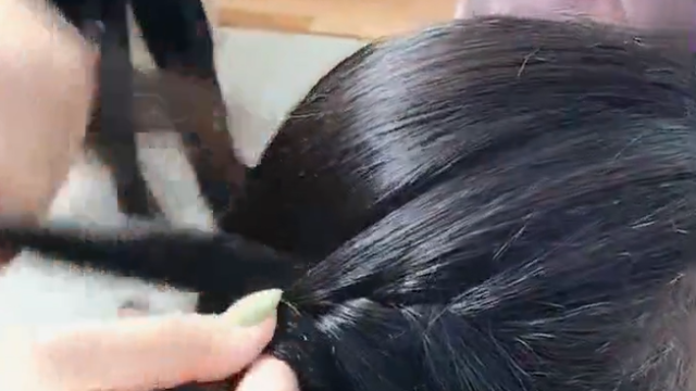 编发教程：一款时尚的抽丝披肩发