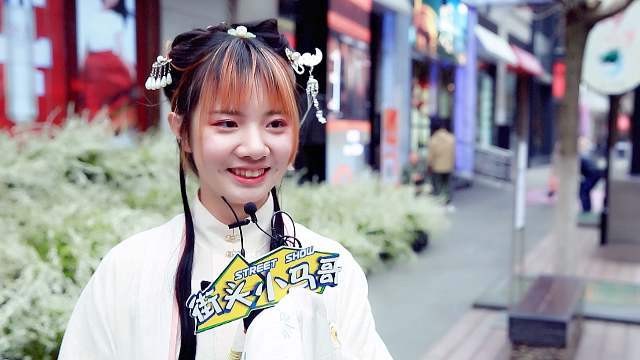 女生睡觉为什么都喜欢夹着被子?美女的回答让我不淡定了
