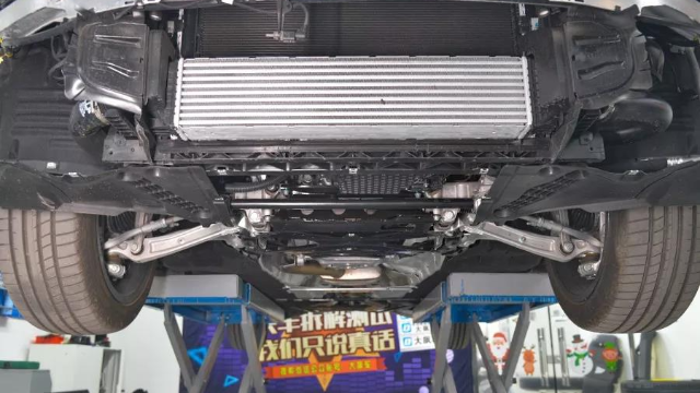 奥迪A6L底盘用料如何？我们拆开看看