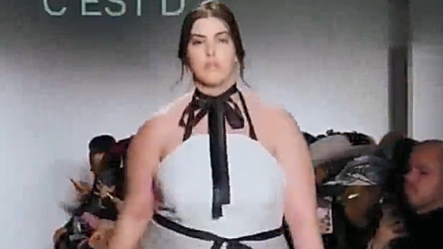 胖也是一种美，大码模特穿搭有范走秀美如画！