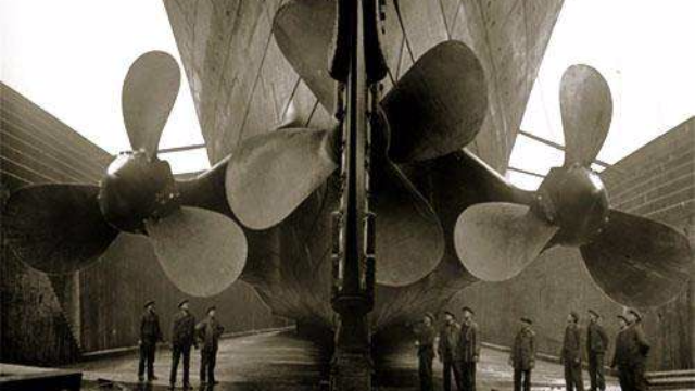 实拍，万吨巨轮螺旋桨是如何运行的，太直观了！