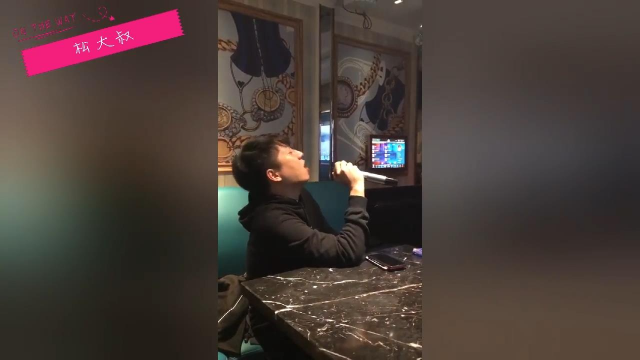 小哥KTV翻唱一首《曲终人散》，一开口就忘了原唱，真的太惊艳