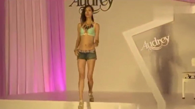 奥黛莉Audrey内衣秀美腿漂亮模特走秀精彩片段一.