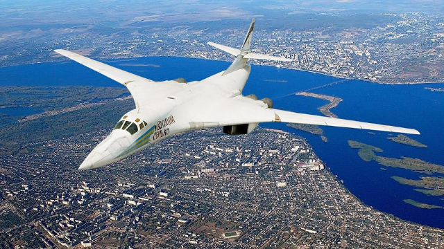 北海上空飞行的俄罗斯TU-160轰炸机