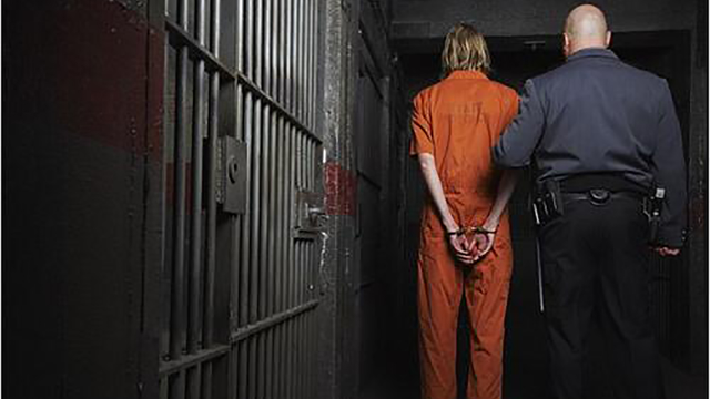 美监狱爆满，罪犯占全球的25%！没有地方住的犯人该怎么办？