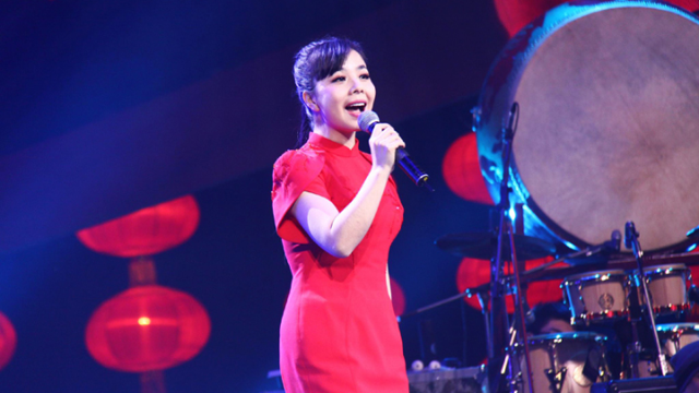 天啊,第一次见王二妮这样唱歌,太肉麻了,一般人