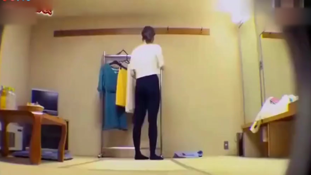 日本综艺节目竟恶搞女艺人，换衣间换衣服还能被恶搞，网友：奇葩