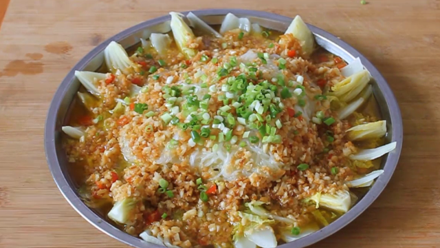 大厨教你：“蒜蓉粉丝蒸娃娃菜”的家常做法，很适合老人孩子吃