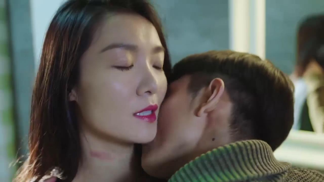 张一山和美女吻戏 居然互伸舌头