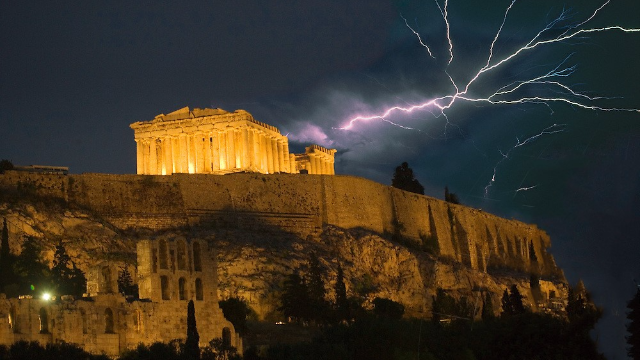 又一历史遗迹受损？希腊雅典卫城遭雷击致4人受伤