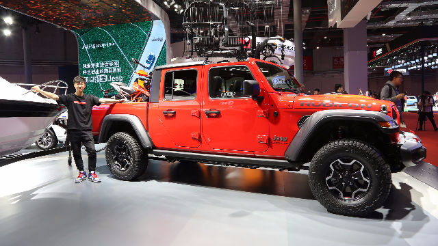 PK猛禽的皮卡就是它 Jeep角斗士拥有3.4吨拖拽能力