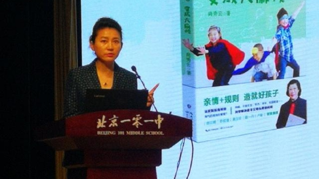 51岁央视主持人王小丫近照，与4个月前判若两人，网友：认不出