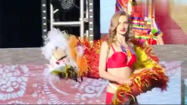 国际名模内衣秀，好身材不是吹的，魔鬼的身材一级棒