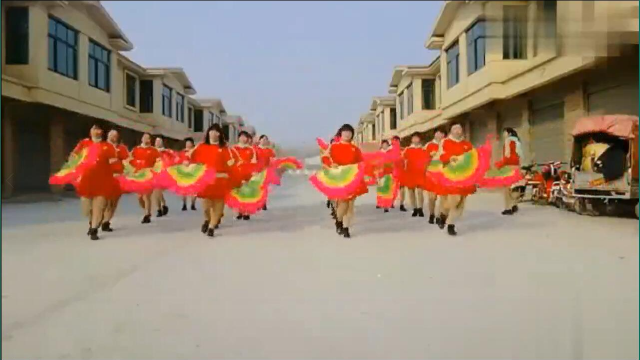 扇子舞《恭喜发财》歌曲好听，舞蹈简单好看，时尚好学，一起来！