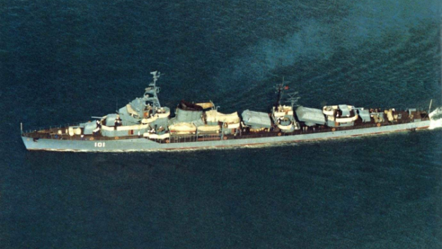 曾与美国军舰对峙8天8夜的中国第一艘导弹驱逐舰