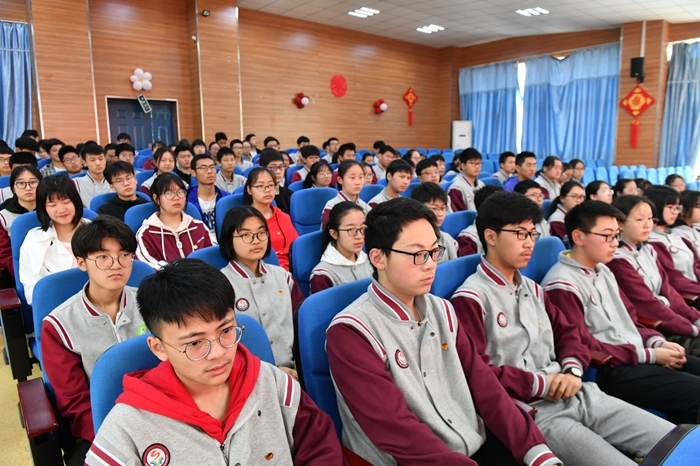 合肥十一中"青春心向党 建功新时代"特别主题团日活动举行