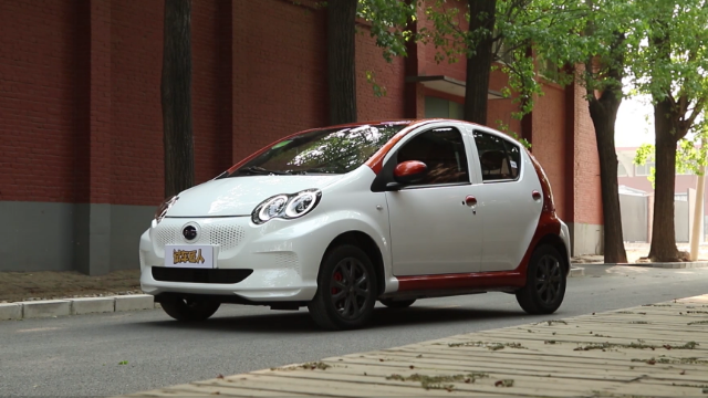 都说它是跨级别的存在？比亚迪e1新车开箱