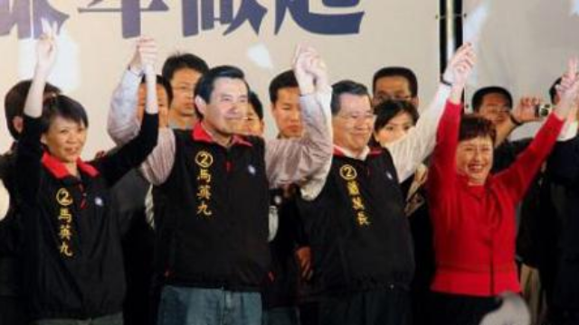 台湾各位候选人小动作不断，两党之争吃相太难看