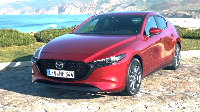 海外版马自达昂克赛拉实拍，内饰更加豪华并且配有BOSE音响