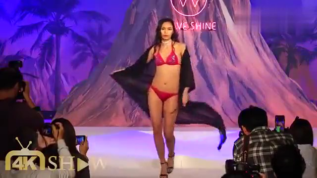 美女模特，时尚性感的内衣秀，魅力无限的曲线美_凤凰网视频_凤凰网