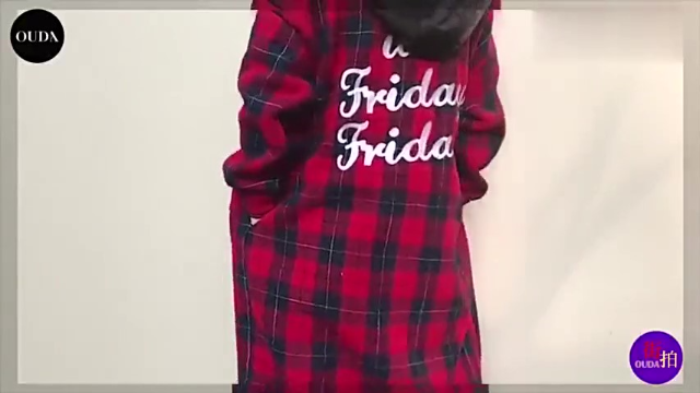 时尚分享：粉色针织衫，没想到这么显白，妹子穿后秒变气质女神