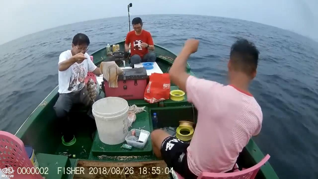 出船钓鱼，黄昏水爆钓黄鸡泥猛，爆箱太简单了！