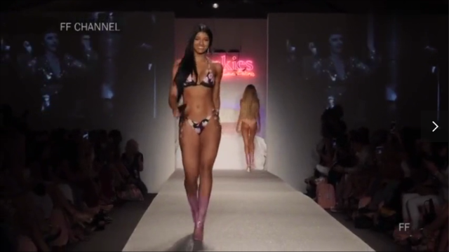 亚洲模特大赛比基尼秀，靓丽的绿色泳装，打造清新时尚感.