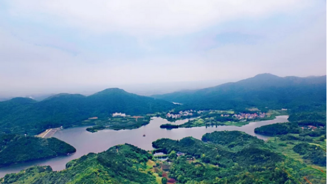 生态旅游胜境地一一殷山水库