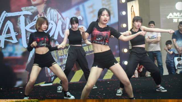 炫酷火爆的DS领舞视频1