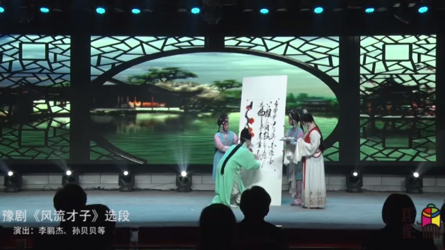 90后豫剧演员李鹏杰风流才子现场作画，功力深厚堪比师傅王希玲