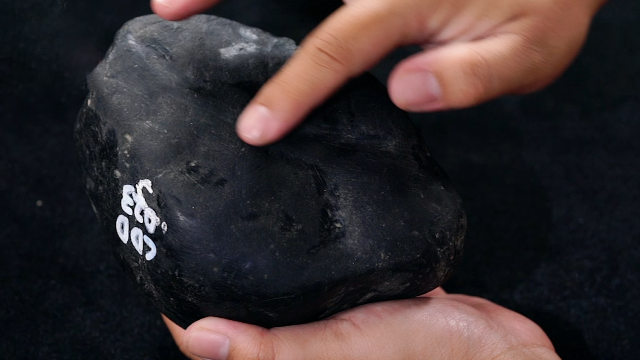 翡翠原石业内人士教你如何区分原石皮壳的死癣和活癣