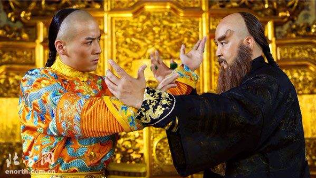 清朝最牛大臣,敢在天子面前穿黄袍,时刻想杀皇帝,皇帝只敢赔笑