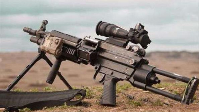 机枪M249的子弹威力，实拍外国士兵射击训练，看着就过瘾