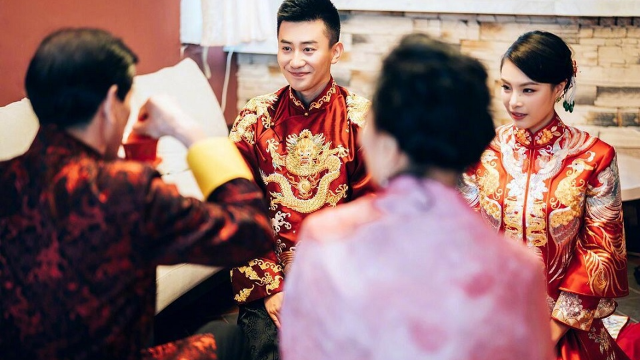 中式婚礼该如何使用茶具敬茶？新人易搞错，这些茶礼必学