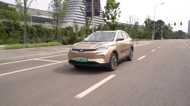 新车测评-威马EX5开起来不像电动车?那是打开