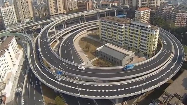 广州最牛钉子户，政府耗资过亿将其包围起来，形成一处奇观风景！