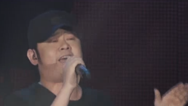 刀郎演唱《身披彩衣的姑娘 》，现场观众大合唱，经典只想单曲循