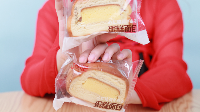 蛋糕和面包到底有什么区别？尝一尝蛋糕夹心面包就知道啦！