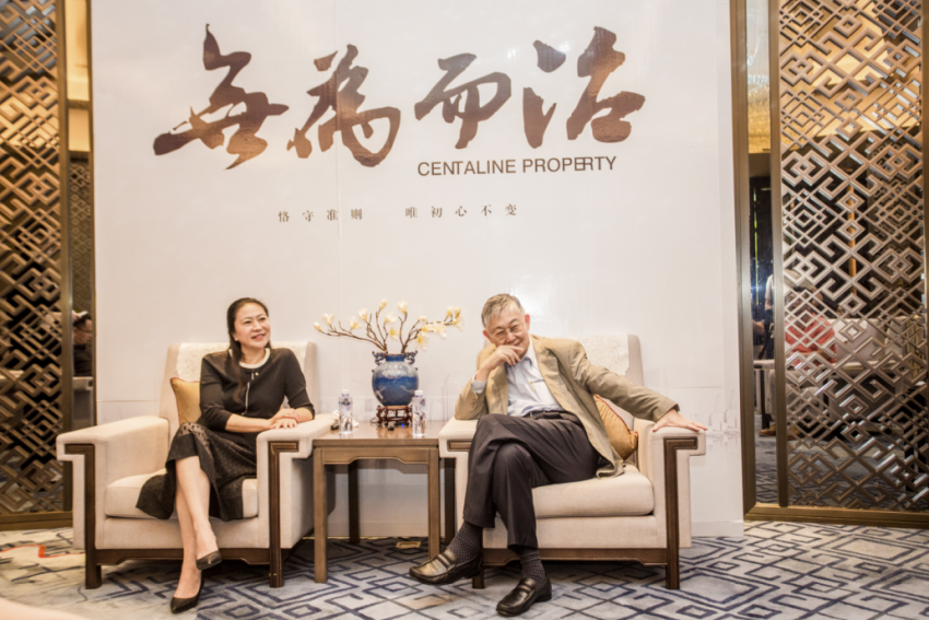 凤凰网房产南宁站主编洪亮担任采访者,针对房地产行业以及市场发展