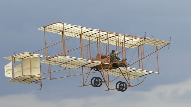 1910年的飞机，距今有100多年历史，经过维修改进再次飞行