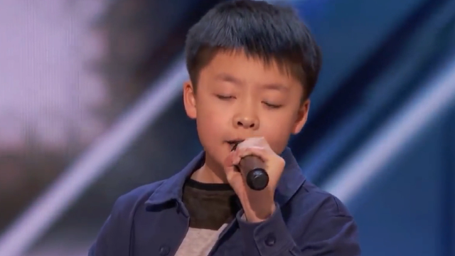 这个小男孩唱歌太好听!