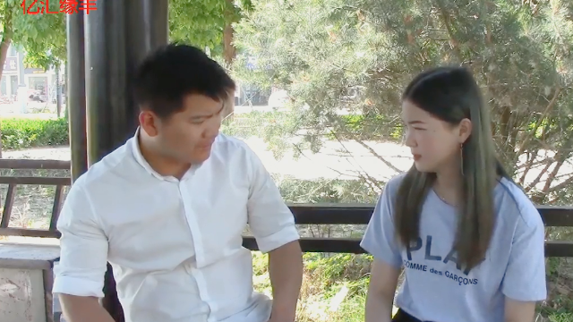 美女和小伙公园约会，刚见面就要分手，说出理由我笑了