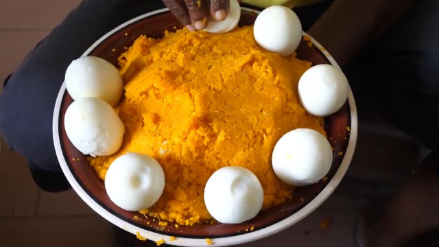 非洲加纳人最爱的美食“芙芙”，这种做法很奇特
