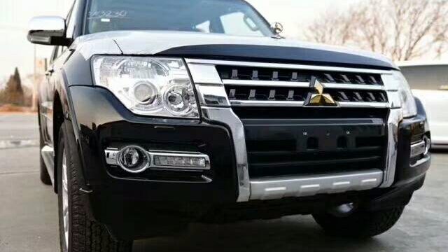 三菱帕杰罗V97硬派越野山猫延续经典黄金包顶配双差配置杠杠滴