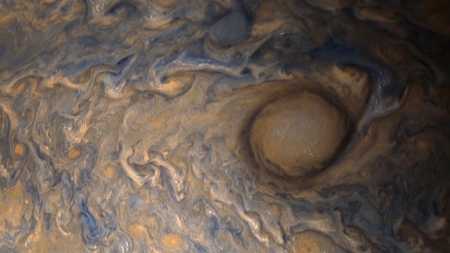 美国航天局的朱诺号宇宙飞船近距离拍摄到木星之美