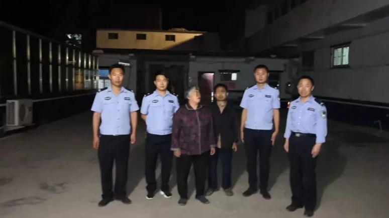 河南鹿邑试量中心校长丁卫华深夜救助迷失患病老人获群众大赞!