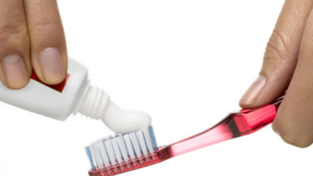 用牙膏祛斑美白皮肤，效果非常明显，快学起来吧