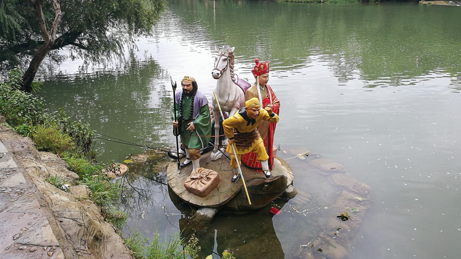 老年人退休后最适合去贵州旅游，风景优美，还不要门票