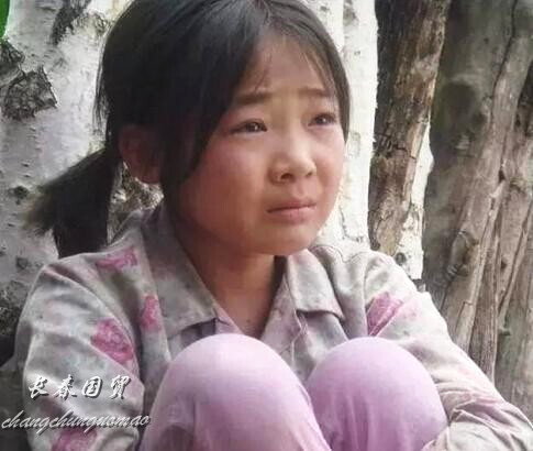 电视剧《暖春》中"小花"近照曝光,22岁亭亭玉立清纯漂亮